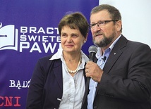 ▲	Jadwiga i Jacek Pulikowscy mają troje dzieci. Od ponad 30 lat pomagają małżeństwom przeżywającym kryzysy.
