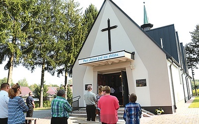 Zadbana niewielka świątynia jest skarbem mieszkańców Ziempniowa.