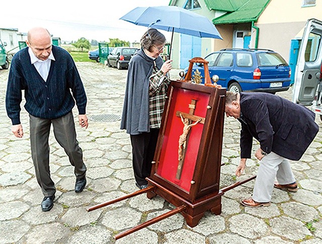 Krzyż przyjechał do Gliwic z diecezji opolskiej. A po wizycie w Rybniku wróci do Zabrza i Bytomia.