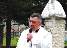 ▲	Ks. Jan Przybocki podkreśla, że zawsze może liczyć na zaangażowanie swoich parafian.