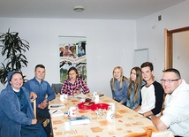 ▲	Osoby zaangażowane w Światowe Dni Młodzieży podczas spotkań roboczych przygotowują kolejne działania.