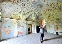 Sala terrena – renesansowa sień, którą przebudowali prawdopodobnie Włosi: Lorenzo Nicelli i Andrea Carove.