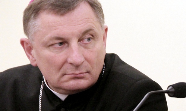 Rada KEP apeluje o zalegalizowanie pomocy migrantom przy granicy polsko-białoruskiej
