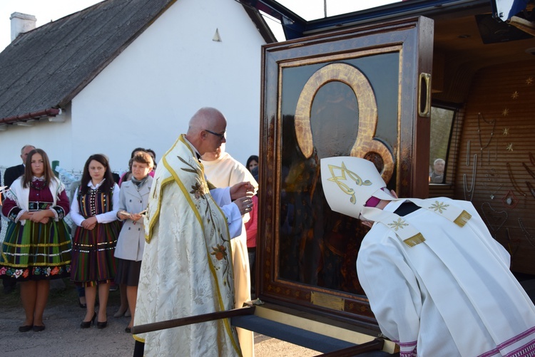 Powitanie MB Częstochowskiej w Lewinie