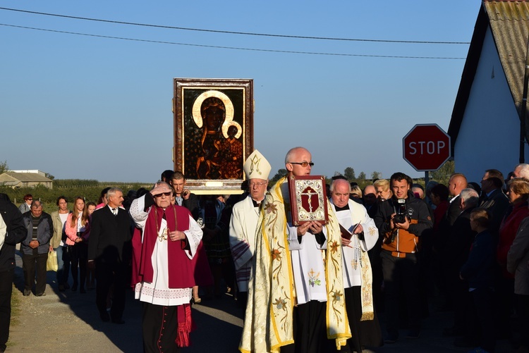 Powitanie MB Częstochowskiej w Lewinie