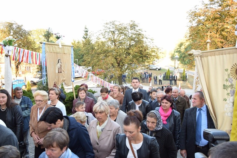 Powitanie MB Częstochowskiej w Lewinie