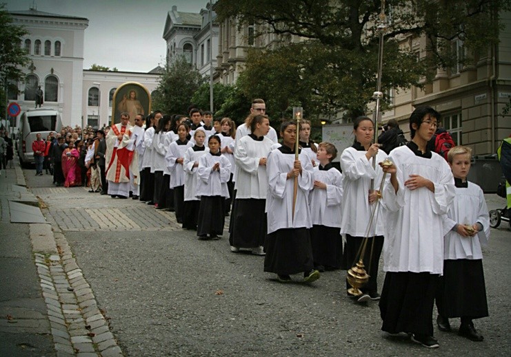 Procesja z obrazem Pana Jezusa Miłosiernego