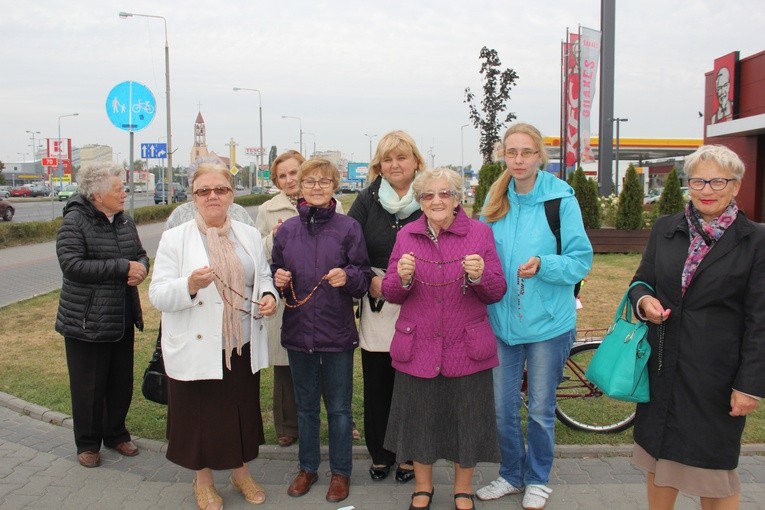 Od kilku lat w Skierniewicach 28 września wierni gromadzą się, by wspólnie na skrzyżowaniu odmówić Koronkę do Bożego Miłosierdzia