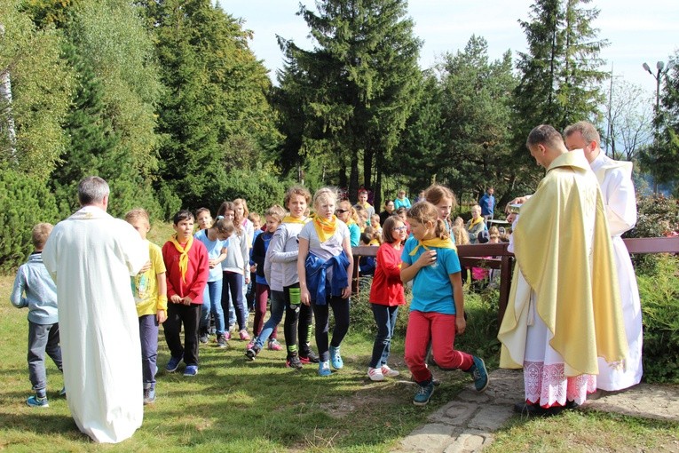 Rajd Szkół Katolickich na Groń Jana Pawła II