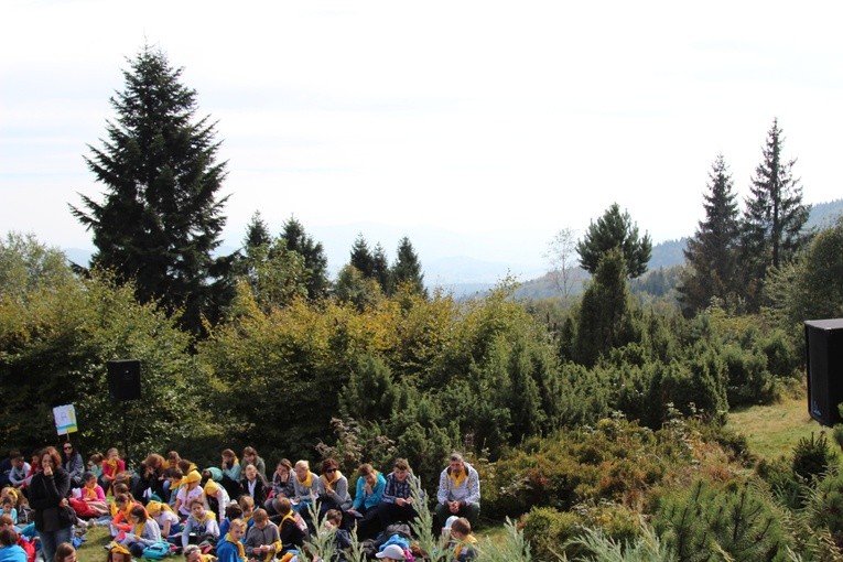 Rajd Szkół Katolickich na Groń Jana Pawła II