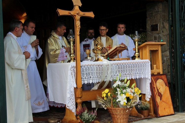 Rajd Szkół Katolickich na Groń Jana Pawła II