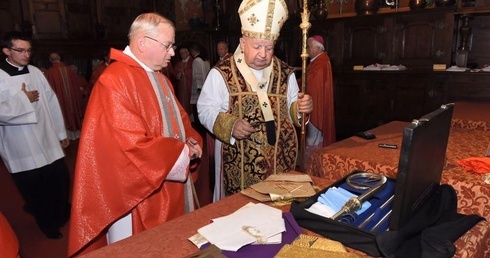 Pamiątki po kard. Macharskim trafiły na Wawel