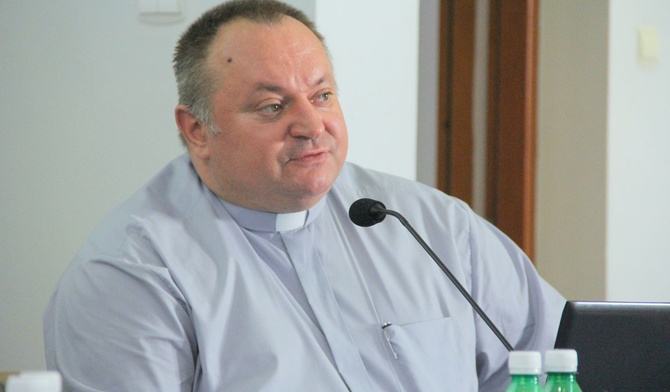 Ks. prof. UKSW dr hab Waldemar Cisło jest dyrektorem polskiej sekcji Pomoc Kościołowi w Potrzebie.