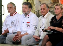 (Od lewej) Bracia Mariusz i Tadeusz Fogiel na tegorocznym Święcie Chleba w Muzeum Wsi Radomskiej
