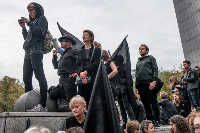 Czarny Marsz na ulicach Warszawy