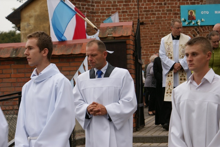 Powitanie ikony MB Częstochowskiej w parafii Sierzchowy