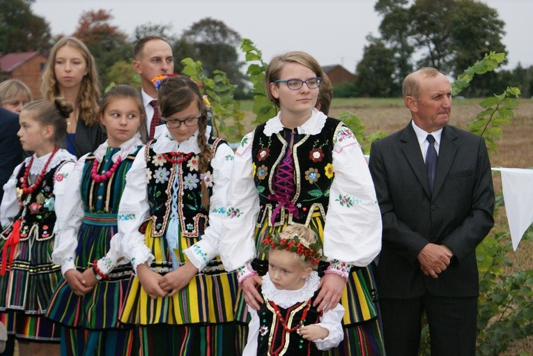 Powitanie ikony MB Częstochowskiej w parafii Sierzchowy
