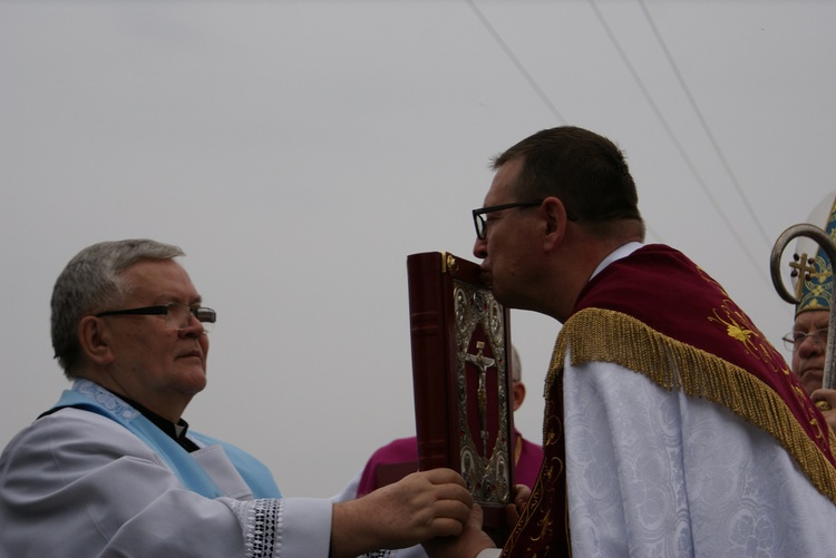 Powitanie ikony MB Częstochowskiej w parafii Sierzchowy