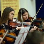 Tydzień Kultury Chrześcijańskiej rozpoczęła Młodzieżowa Orkiestra Smyczkowa DIVERTIMENTO z radomskiego Zespołu Szkół Muzycznych