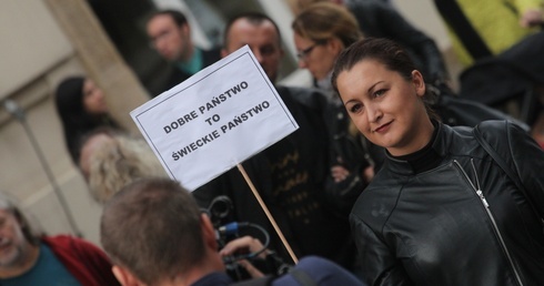 Gniew łączy w polityce