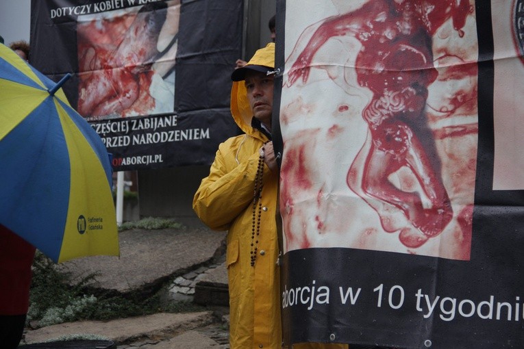 Obrońcy życia modlili się na placu Solidarności