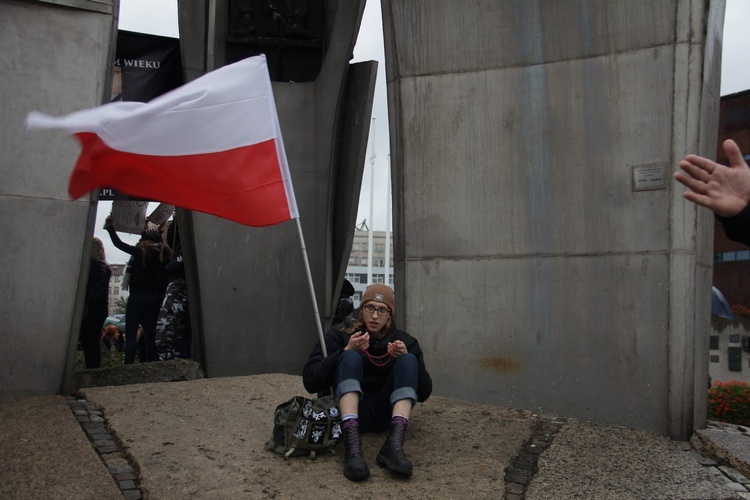 Obrońcy życia modlili się na placu Solidarności