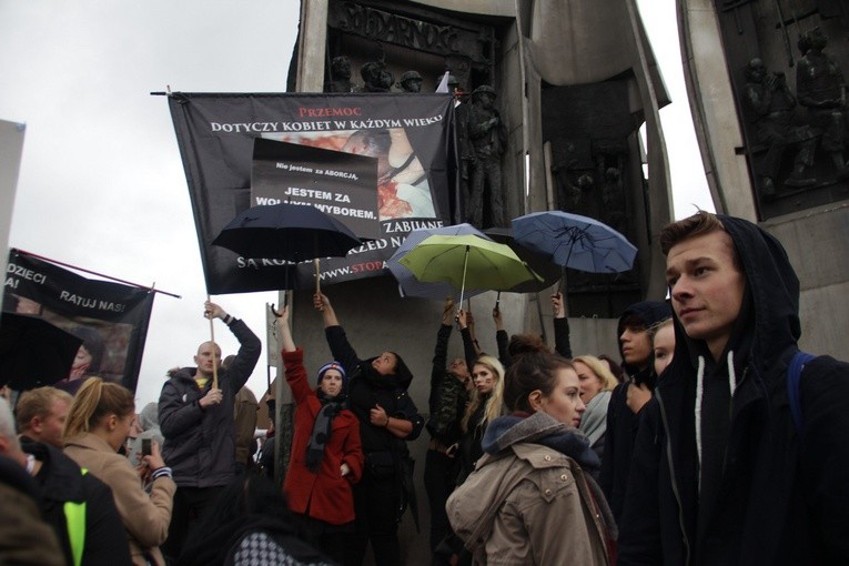 Obrońcy życia modlili się na placu Solidarności