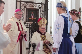 Abp Sławoj Leszek Głódź i kard. Zenon Grocholewski dziękowali wolontariuszom i uczestnikom ŚDM, a także Kaszubom, którzy przyjęli pielgrzymów w swoich domach.