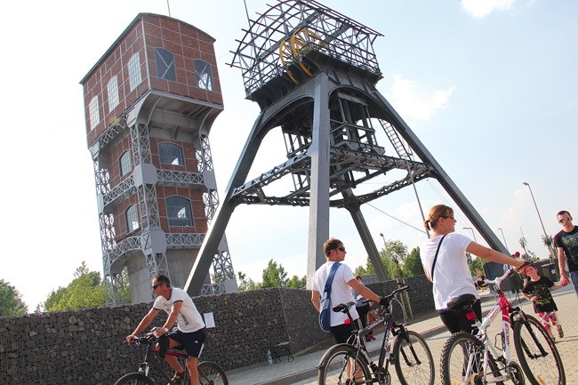 Jedne ze śląskich postindustrialnych zabytków – wieże kopalni „Polska” w Świętochłowicach. 