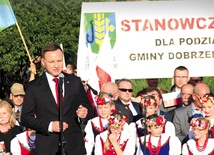 Prezydent Andrzej Duda przemawia na placu Żeromskiego w Strzelcach Opolskich.