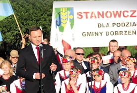 Prezydent Andrzej Duda przemawia na placu Żeromskiego w Strzelcach Opolskich.