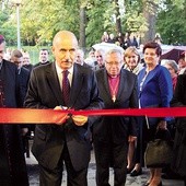 ▲	W otwarciu i poświęceniu hospicjum wzięło udział wielu przyjaciół tego dzieła.