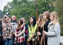 Młodzież jak co roku odprawiła na wałach Drogę Krzyżową.