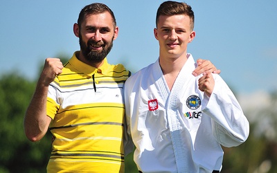 Mistrz Europy w taekwondo ITF z trenerem Piotrem Członką.