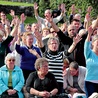 Modlitwę uwielbienia prowadził zespól New Life’m. Śpiew był porywającą modlitwą, kierującą dłonie i serca ku Bogu.