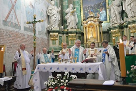 Mszy św. przewodniczył o. Piotr Chojnacki, prezes Polskiej Kongregacji Zakonu Cysterskiego, opat z Krakowa-Mogiły.