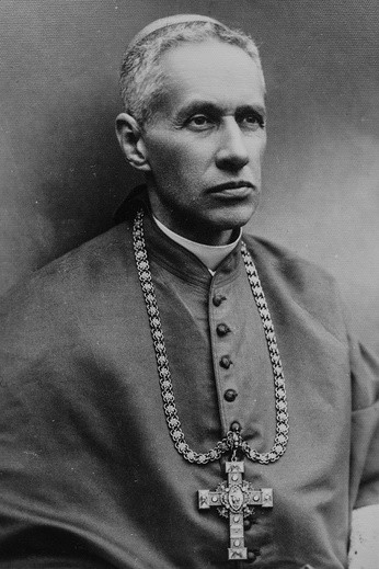 ▲	Sługa Boży bp Zygmunt Łoziński (1870–1932).