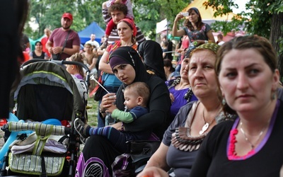 Uchodźcy, którzy czekają na decyzję polskich urzędów, najczęściej przebywają w zamkniętych ośrodkach. 