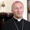 Bp. Marek Solarczyk ma bardzo dobry kontakt z młodzieżą i nadal uczy religii w jednym z warszawskich liceów