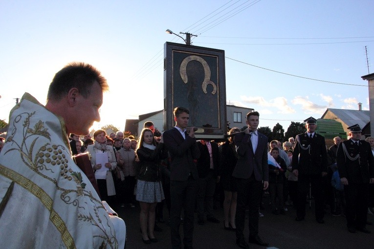 Powitanie ikony MB Częstochowskiej w Czerniewicach