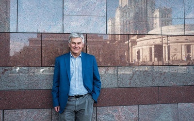 Prof. Zbigniew Stawrowski – filozof polityki, pracuje w Instytucie Politologii UKSW w Warszawie.