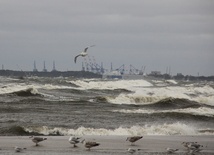 Szalejący na Bałtyku sztorm może osiągać nawet 9-10 stopni w skali Beauforta