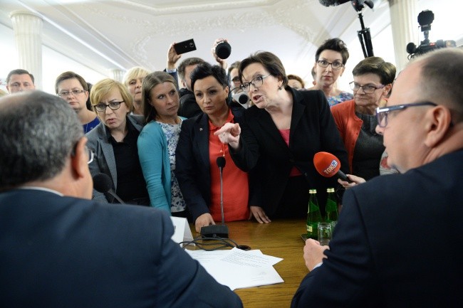 Jedna z sejmowych komisji za odrzuceniem projektu zakazującego aborcji