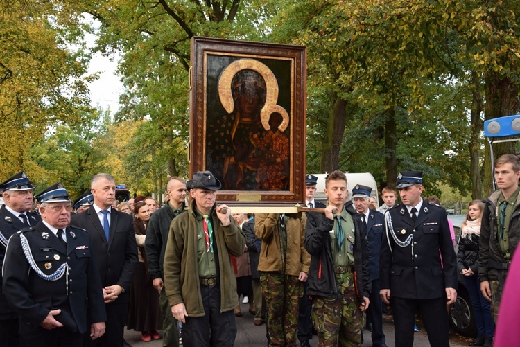 Powitanie ikony MB Częstochowskiej w Spale