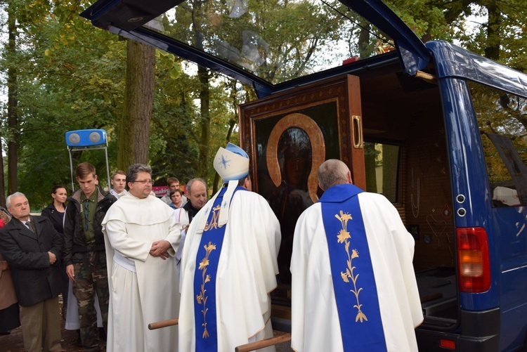 Powitanie ikony MB Częstochowskiej w Spale