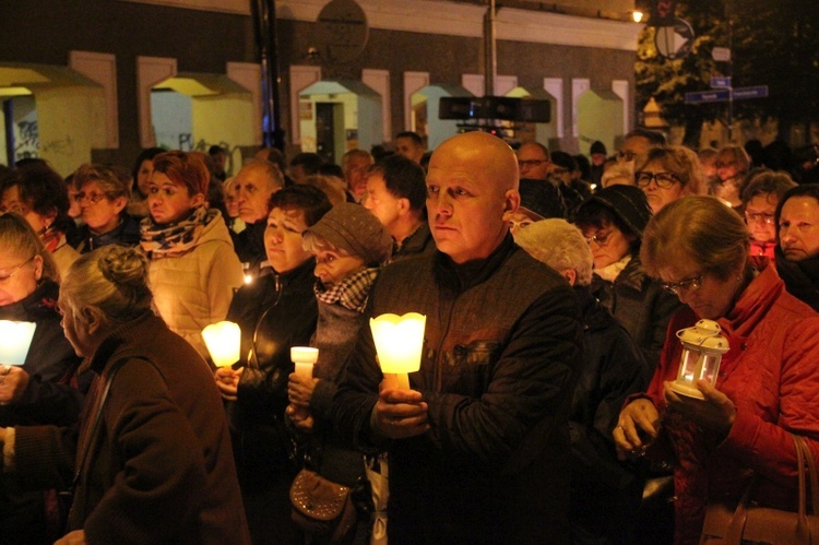 Procesja różańcowa w Głogowie