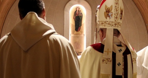 Kard. Nycz: Całe życie dorastamy do "fiat" Maryi