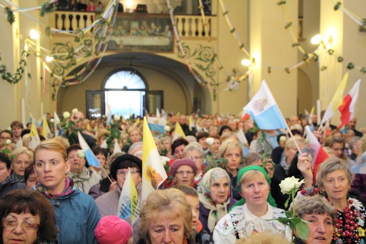 Powitanie ikony MB Częstochowskiej w Lubochni