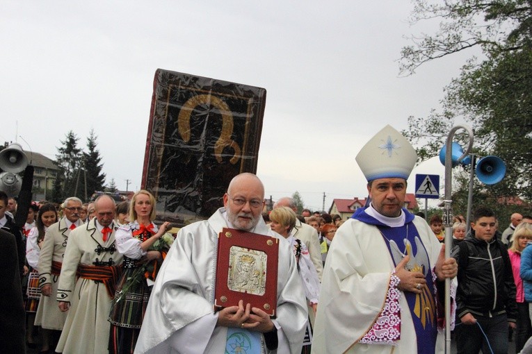 Powitanie ikony MB Częstochowskiej w Lubochni