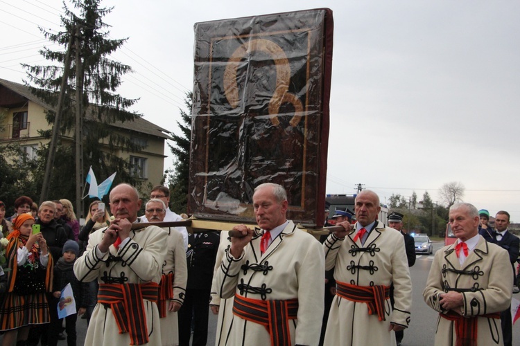 Powitanie ikony MB Częstochowskiej w Lubochni